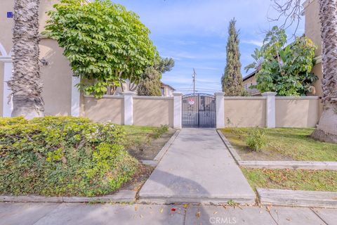 Photo of 902 S Fann Street, Anaheim, CA 92804 (MLS # PW25025098)