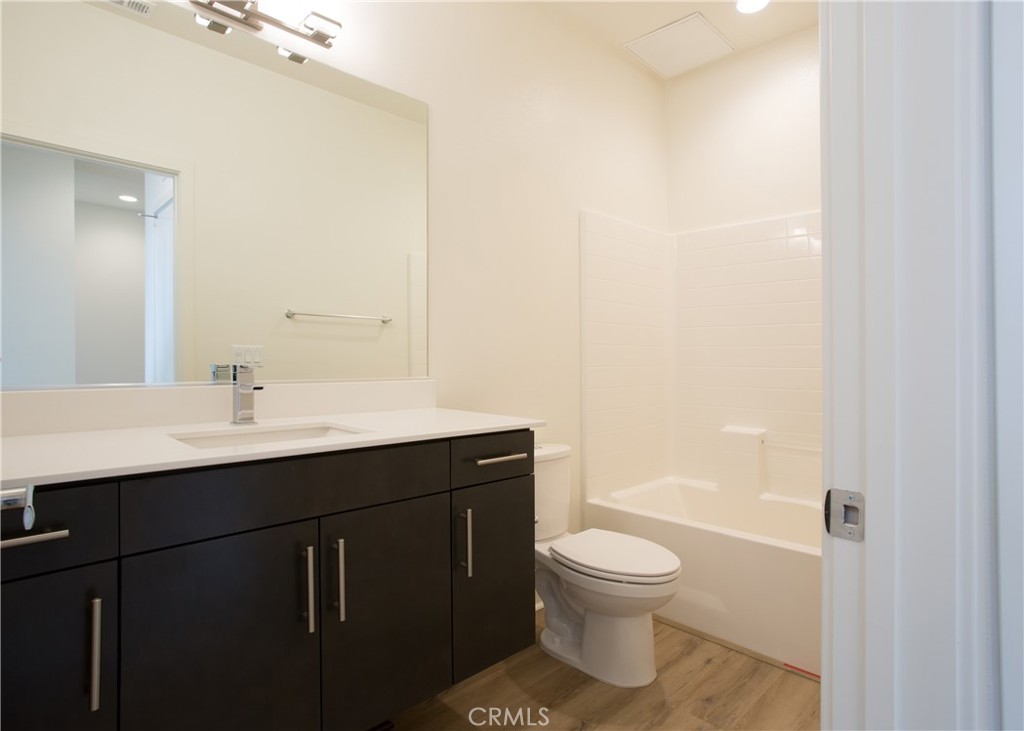 Photo 32 of 34 of 649 W 17th Street townhome