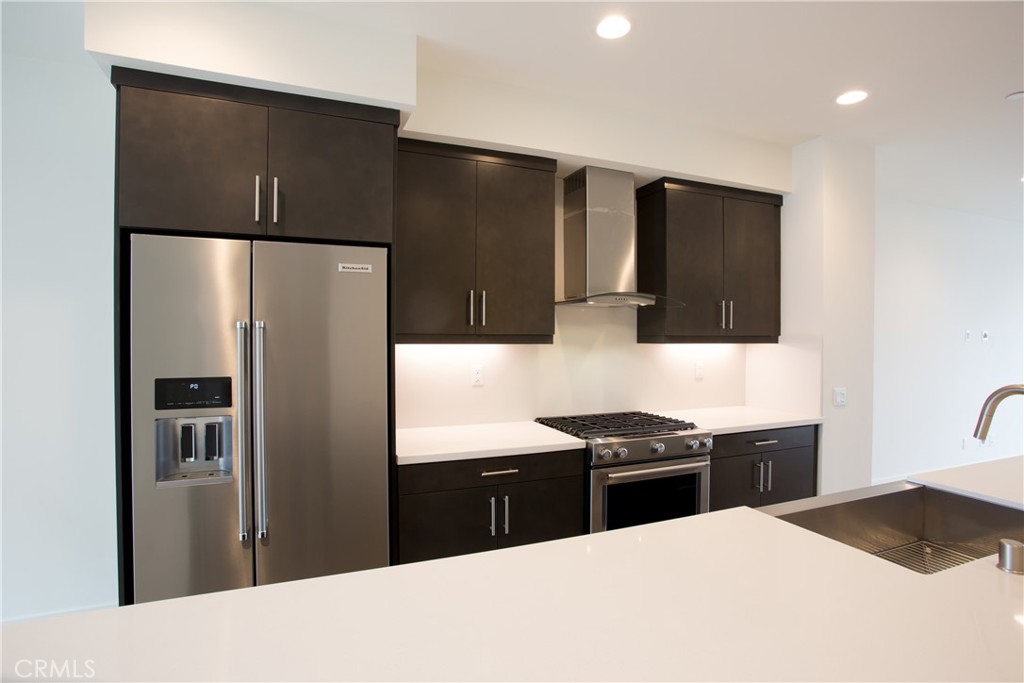 Photo 22 of 34 of 649 W 17th Street townhome
