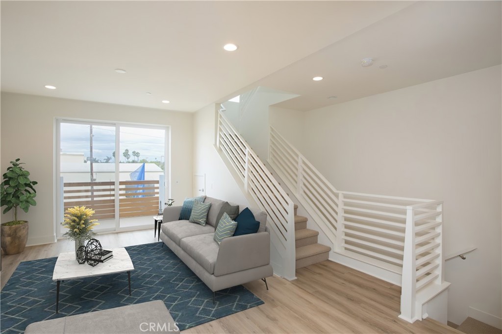 Photo 4 of 34 of 649 W 17th Street townhome
