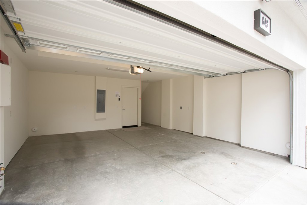 Photo 33 of 34 of 649 W 17th Street townhome