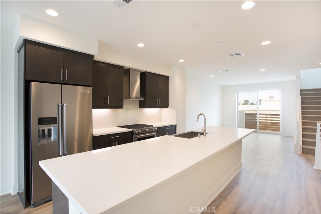 Photo 16 of 34 of 649 W 17th Street townhome