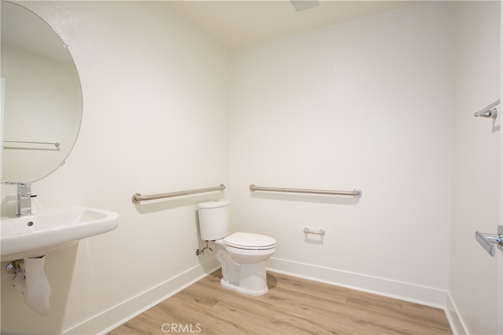 Photo 19 of 34 of 649 W 17th Street townhome