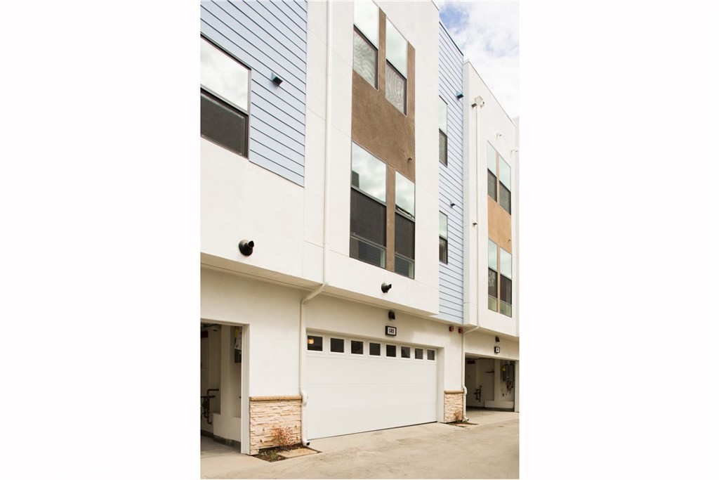 Photo 34 of 34 of 649 W 17th Street townhome