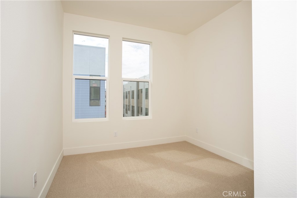 Photo 31 of 34 of 649 W 17th Street townhome