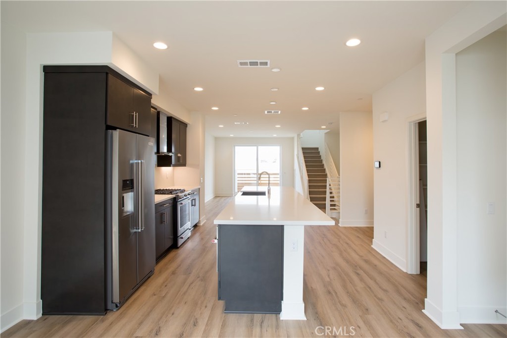 Photo 10 of 34 of 649 W 17th Street townhome