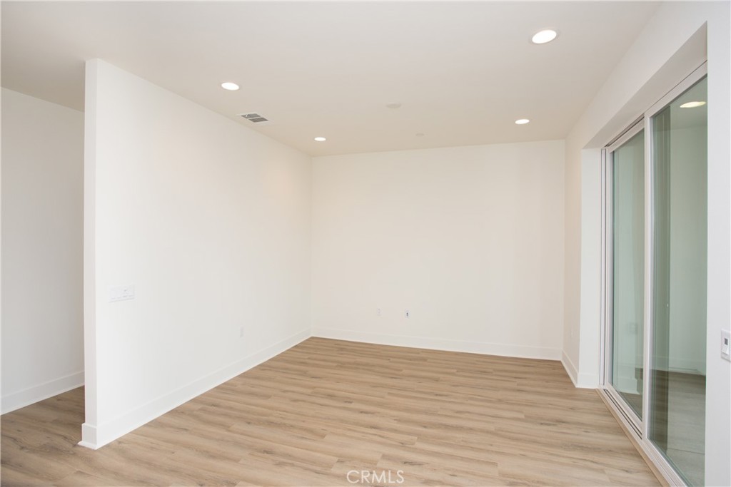 Photo 14 of 34 of 649 W 17th Street townhome