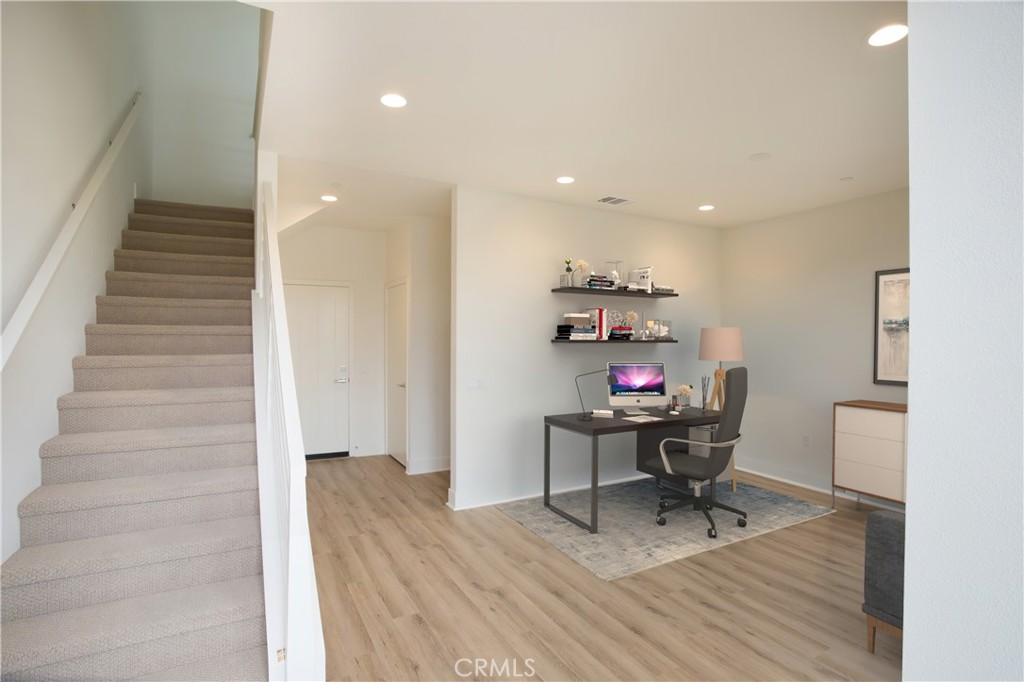 Photo 6 of 34 of 649 W 17th Street townhome