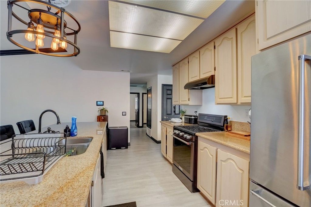 listing image 130725230252153174894