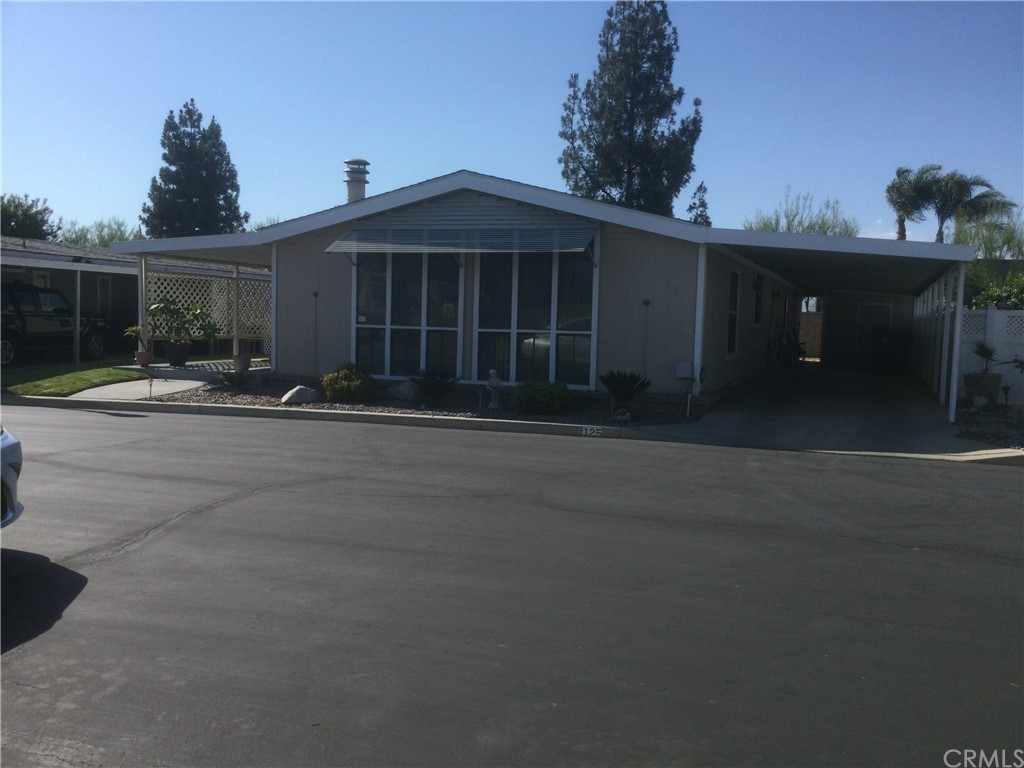 COME AND TAKE A LOOK AT THIS 1880 SQ. FT. MANUFACTURED HOME IN CORONA PALMS. GATED AND DESIREABLE 55+ MOBILE HOME COMMUNITY IN THE CORONA AREA. THIS SPACIOUS 2 BEDROOM 2 BATH HOME ALSO HAS A FAMILY ROOM, FORMAL DINING ROOM AND LAUNDRY ROOM IS LOCATED WITHIN EASY FREEWAY ACCESS AND CLOSE TO SHOPPING CENTERS. LARGE CARPORT AND GENEROUS SIZE SHED. COMMUNITY POOL, SPA, CLUBHOUSE, LIBRARY AND BILLIARD ROOM FOR RESIDENTS USE.