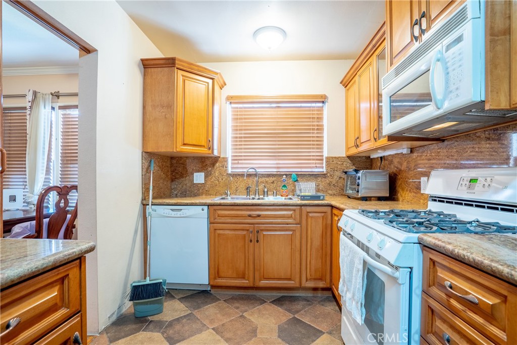 1596 N Dominion Avenue