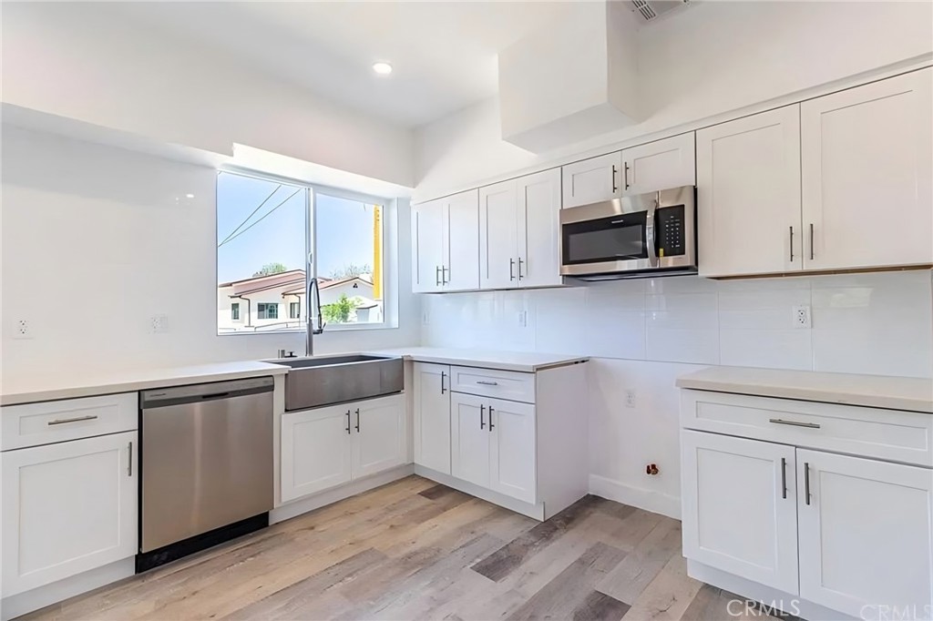 Properties 1 5618 Bakman Avenue
