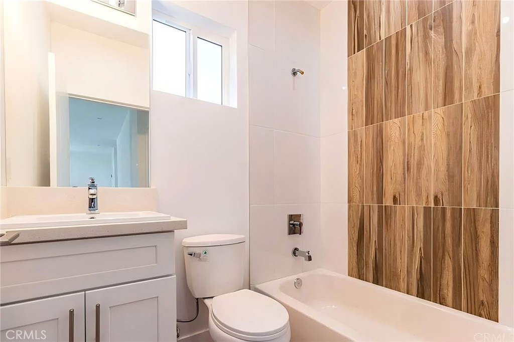 Properties 4 5618 Bakman Avenue