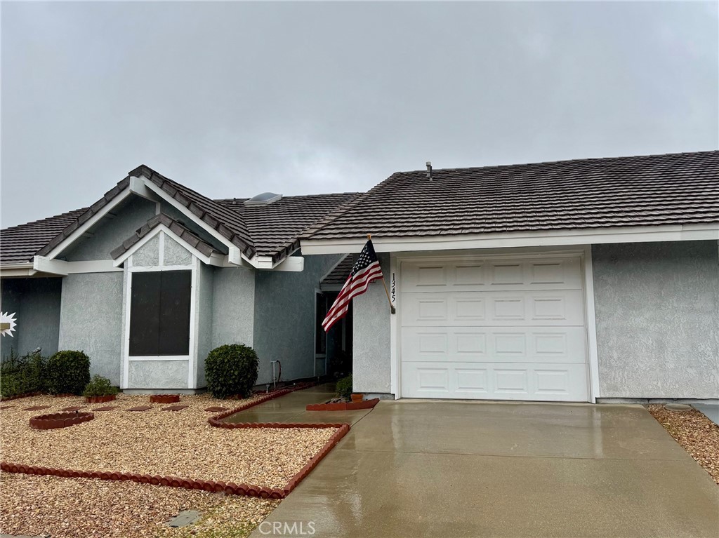 This cared for 2-bedroom 2 bath American 55+ community home is ready for its new owner!. Easy care front and back yards. Kitchen with small breakfast bar area. Single car attached garage. Close to post office, banks and shopping!