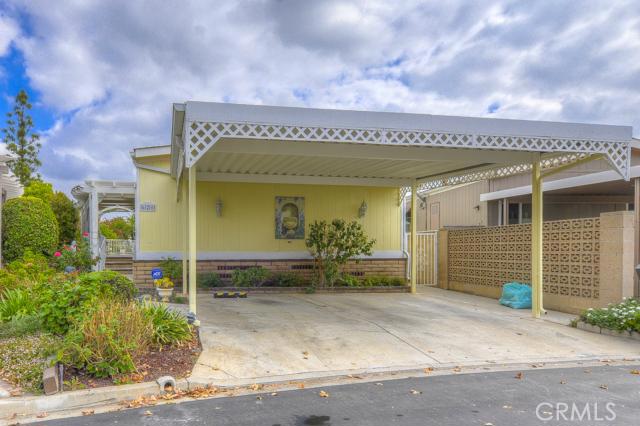 Beautiful Lake Park Mobile Home. Large and roomy! Remodeled and upgraded! 2 bedrooms, 2 Baths with a large laundry area. Fountain and Lake Views. Large porch. This is a must see!