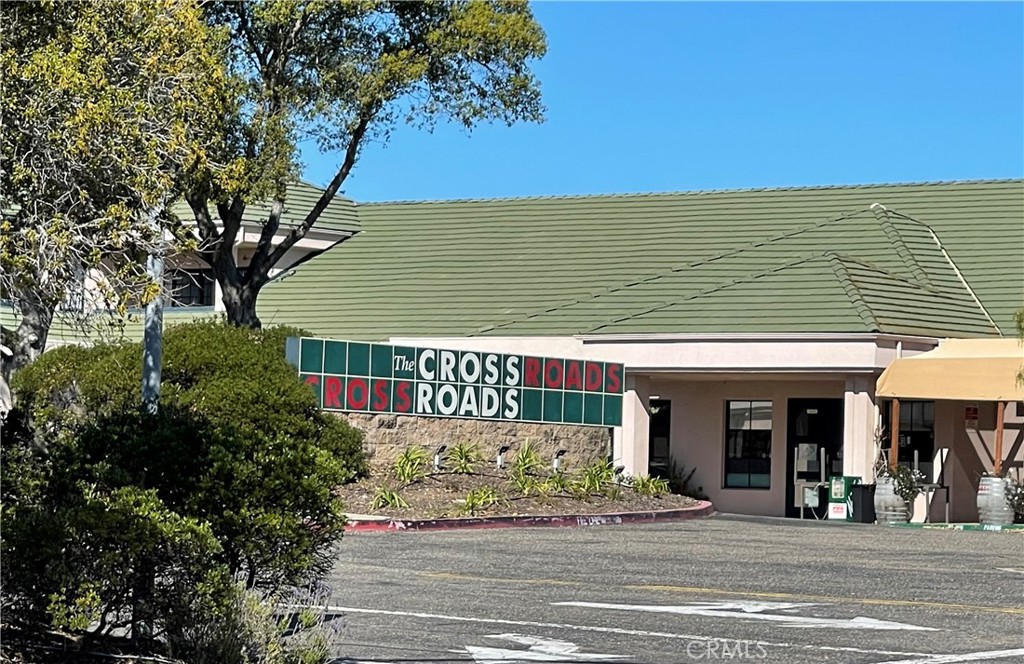 Located in the prominent Crossroads Center near the majority of all new and upcoming residential developments in San Luis Obispo.
Suite 110 has great exposure being located on one of the busiest streets in San Luis Obispo with an annual average daily traffic (AADT) count of nearly 25,000. The Crossroads Center is a unique mixed use development with office, retail (restaurants, hair salon, massage spa, liquor store. etc.), and
residential spaces. This ~1000 square foot space includes large entry area, two private rooms and a back utility room.