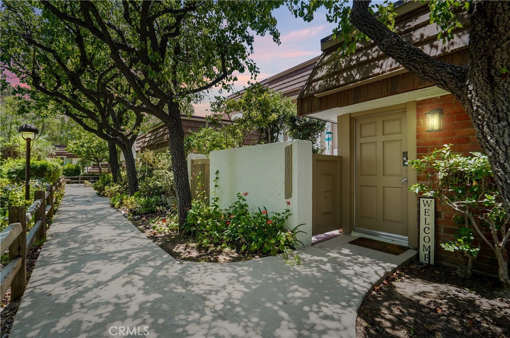 View Chatsworth, CA 91311 townhome