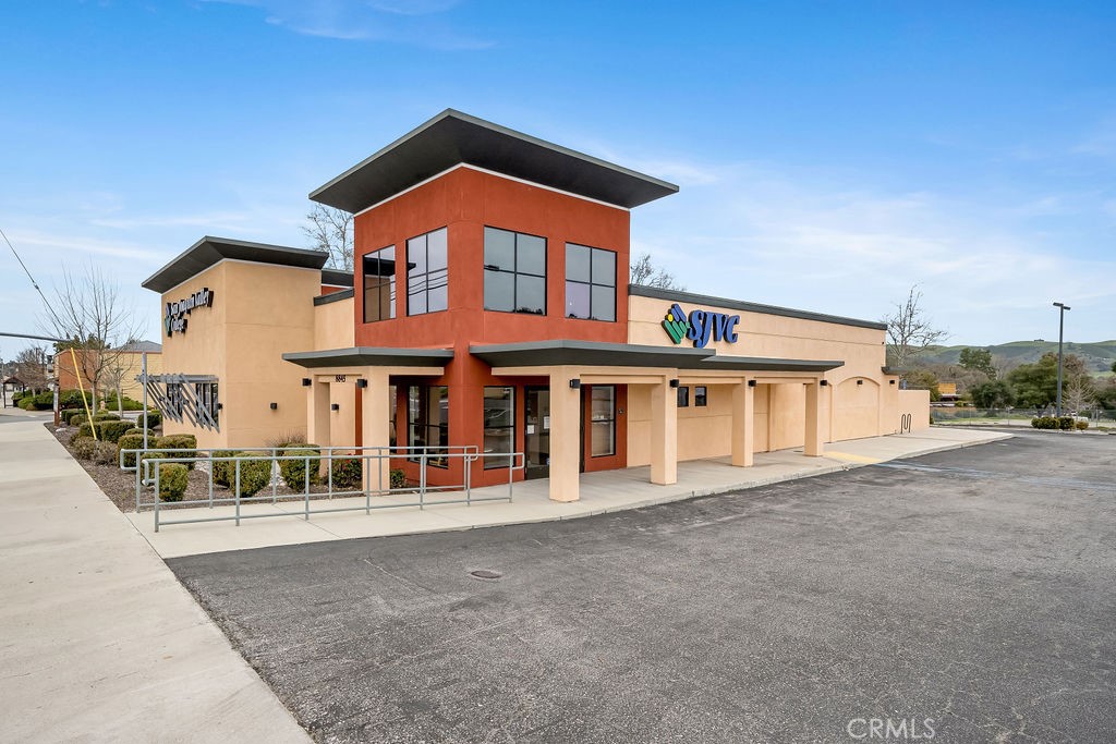 +/- 6,500 sf former vocational school. Space is improved with a reception/waiting room, 3 classrooms/offices, 8 private offices, a break room, a lounge, a conference room and restrooms. Located on busy El Camino Real.