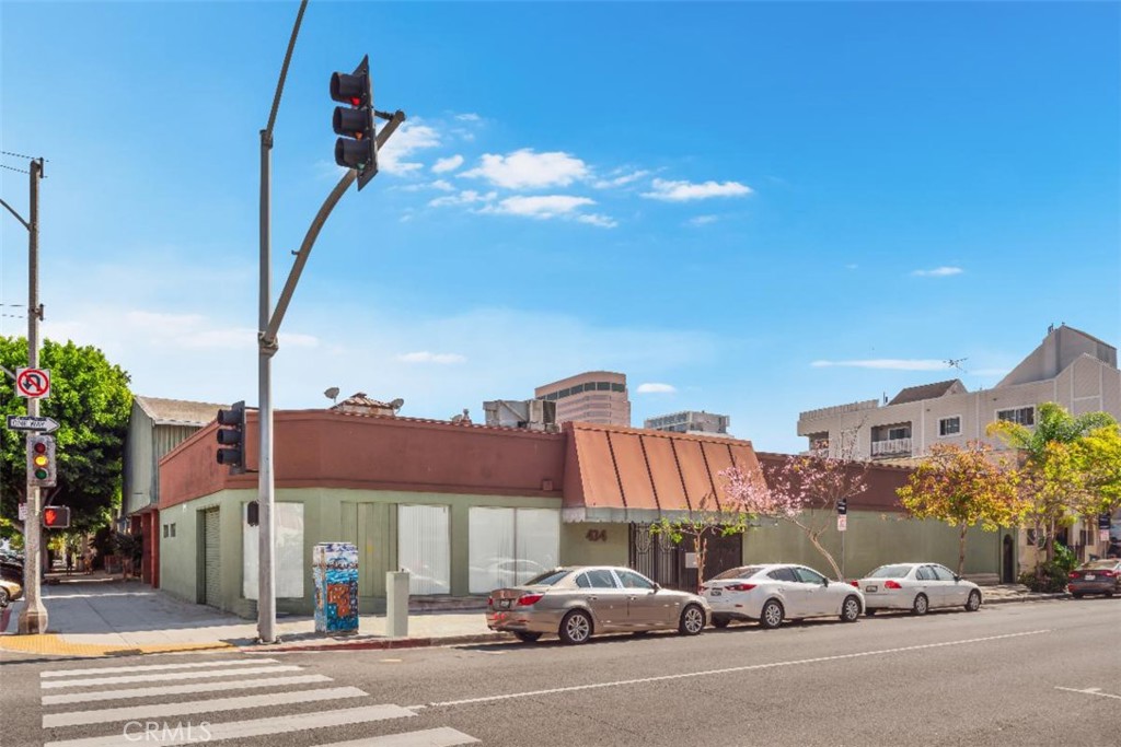 434 E 3rd Street