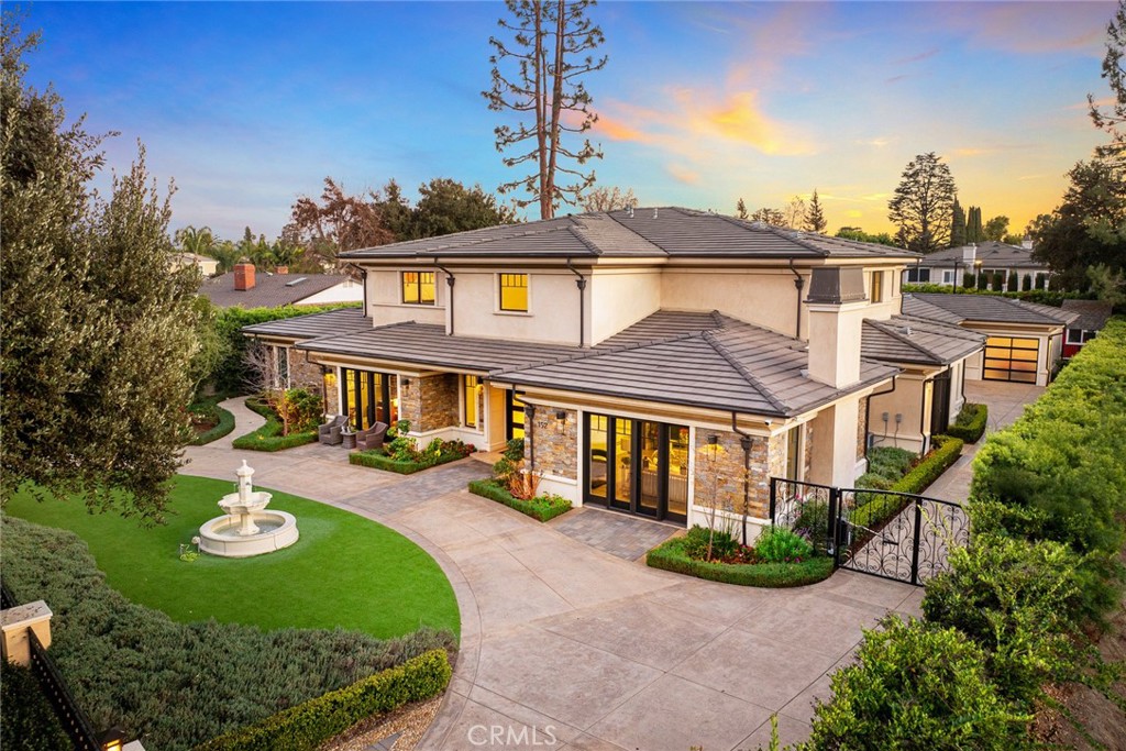 152 W Lemon Avenue