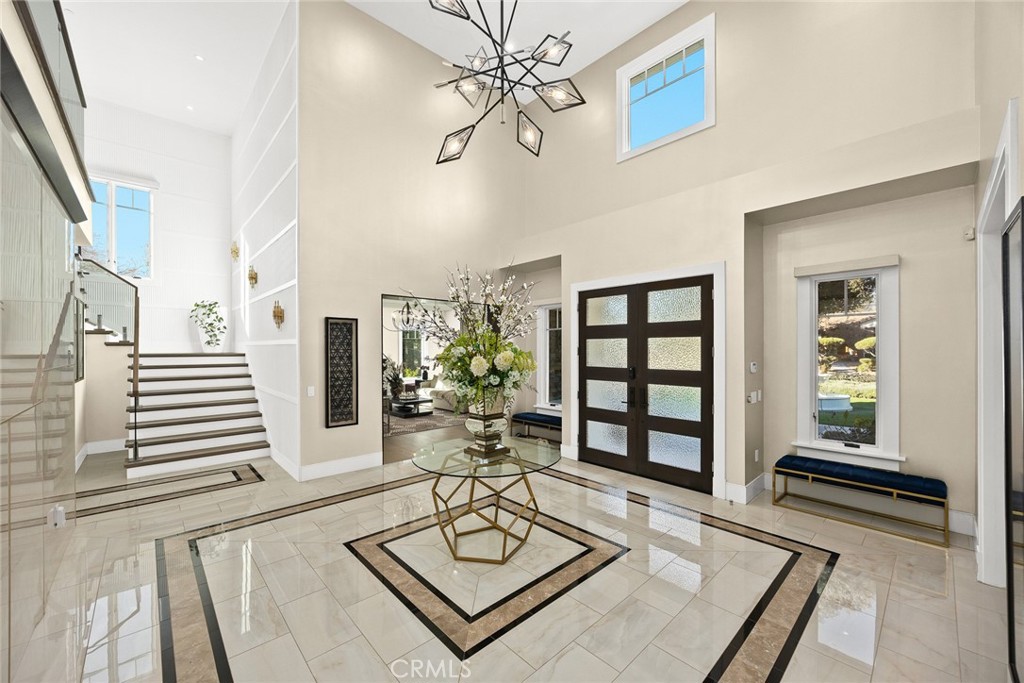 152 W Lemon Avenue