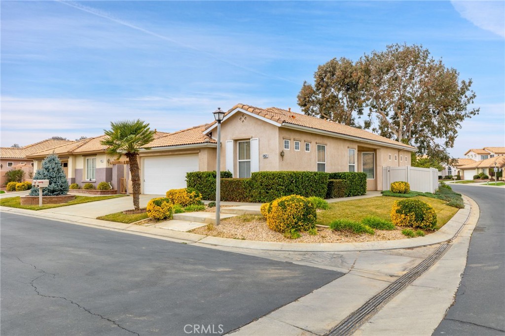 576 Essex Way