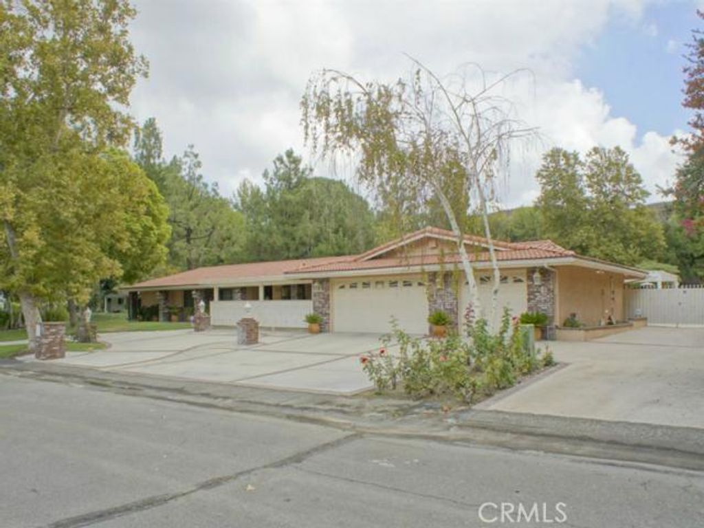 listing image 130724796569334678500