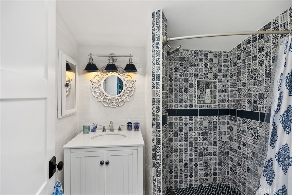 Ole Hanson Beach Club adjacent - Residential Lease