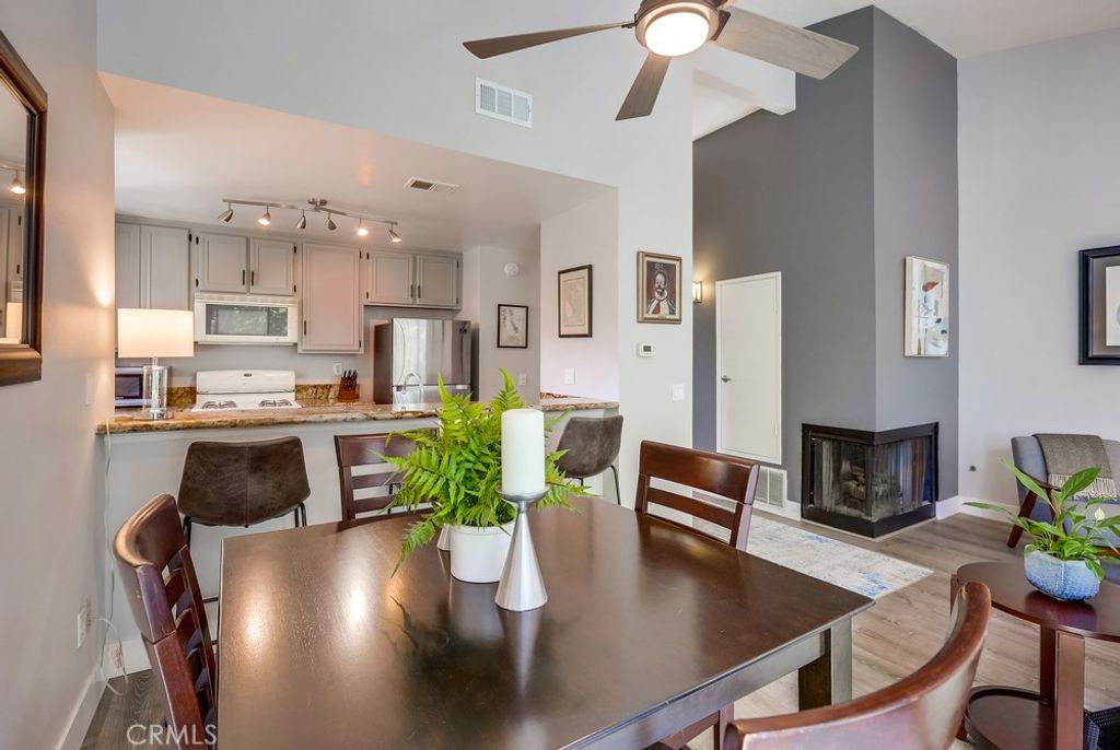 listing image 130729975839918249218