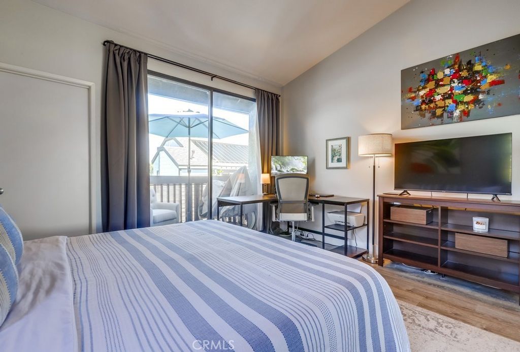 listing image 130725319013654941878