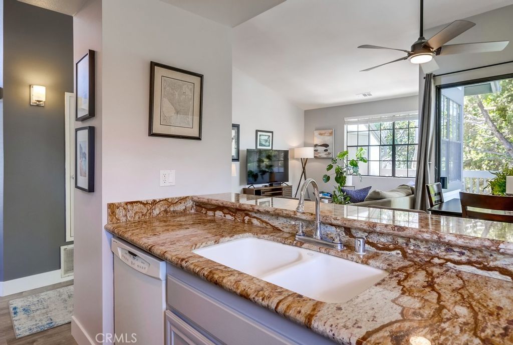 listing image 130725392274435458280