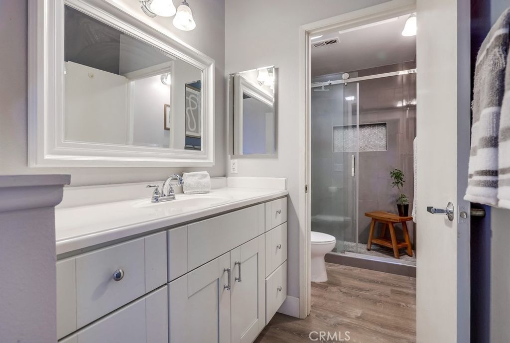 listing image 130722852013717444353