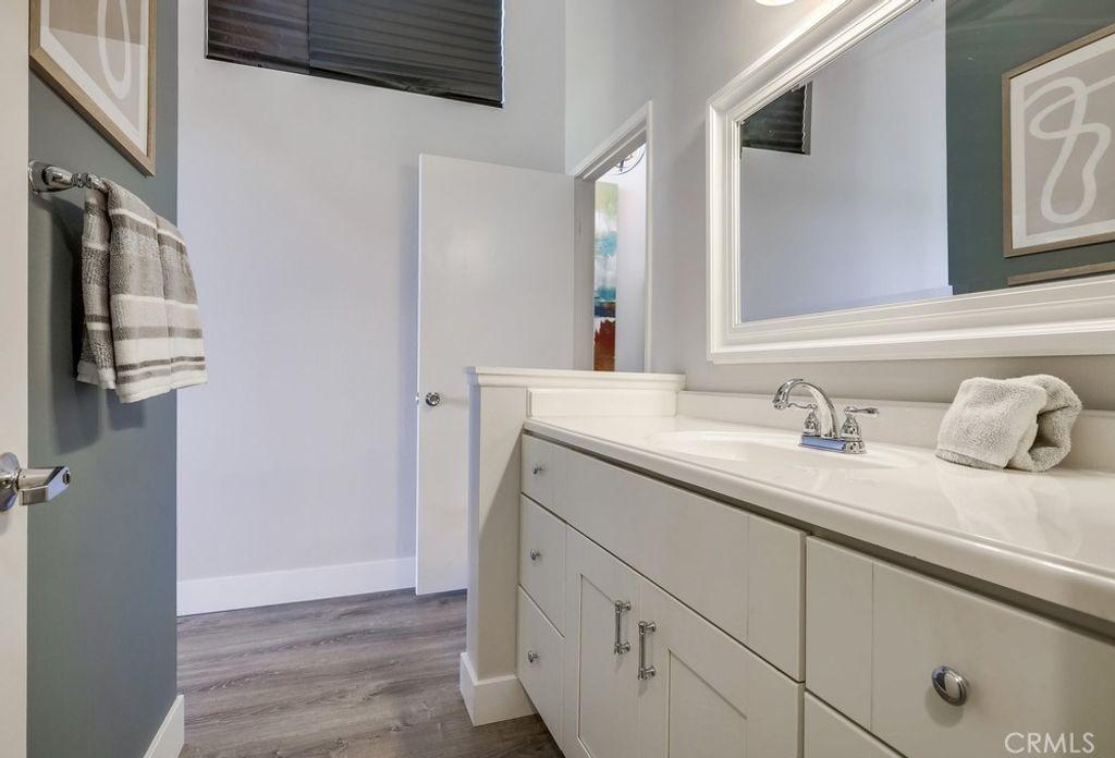 listing image 130728600502308791071