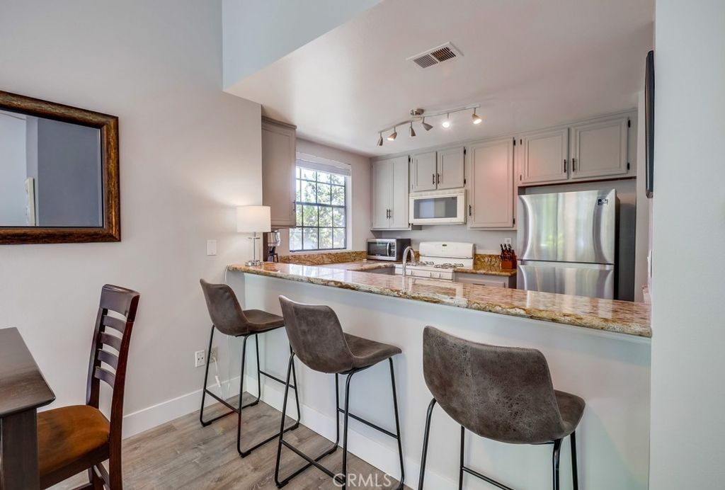 listing image 130723520650250875641