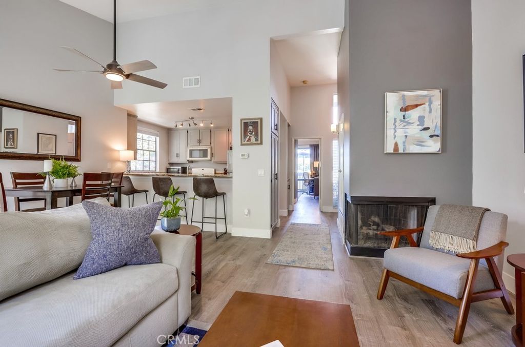 listing image 130728354619645700214