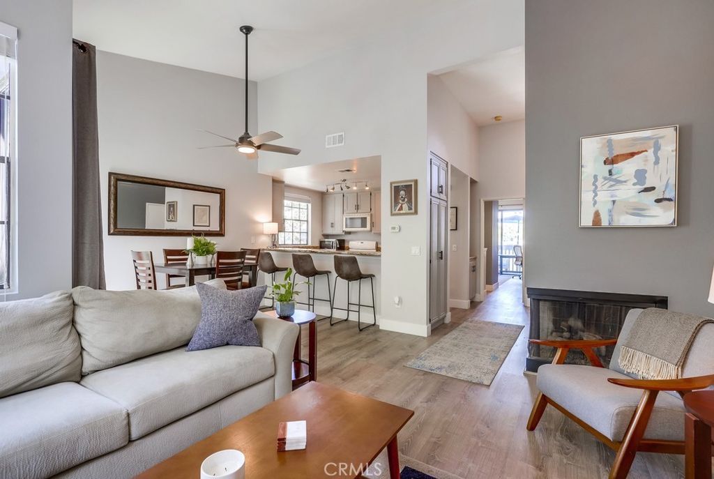 listing image 130722381545738040961