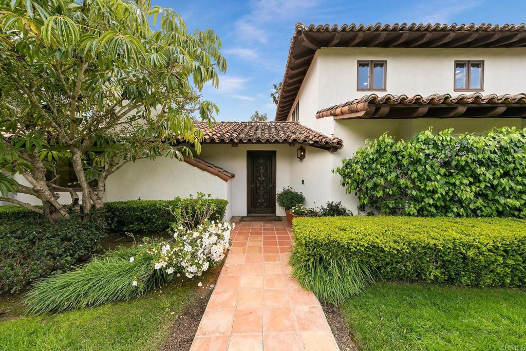 5845 Loma Verde