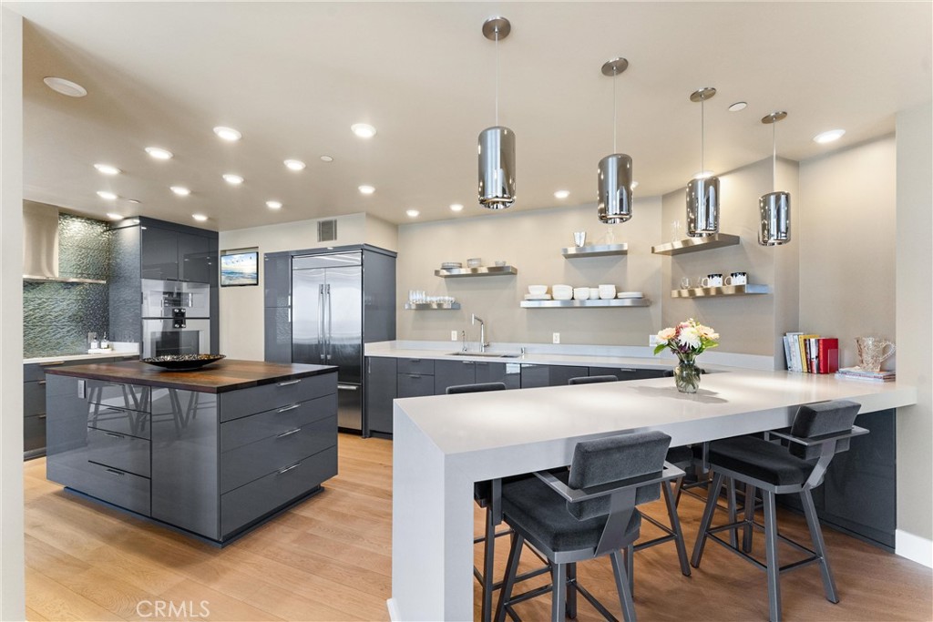 1310 E. Ocean Blvd. 1605