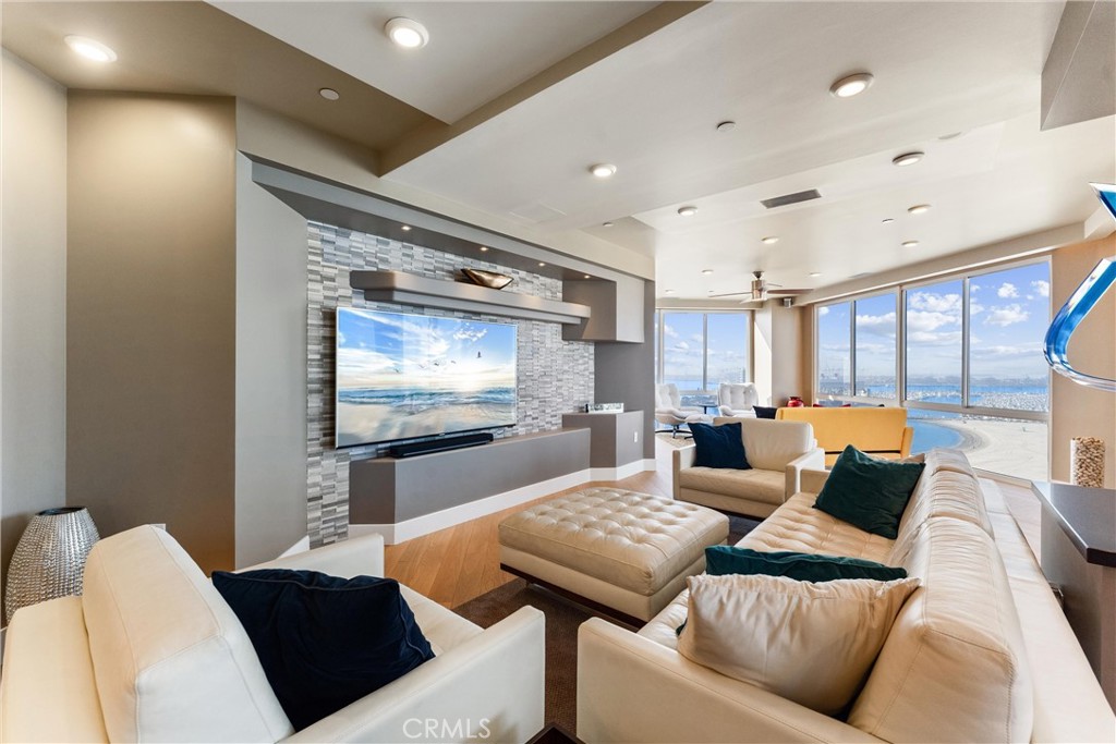 1310 E. Ocean Blvd. 1605