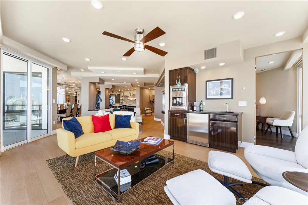 1310 E. Ocean Blvd. 1605