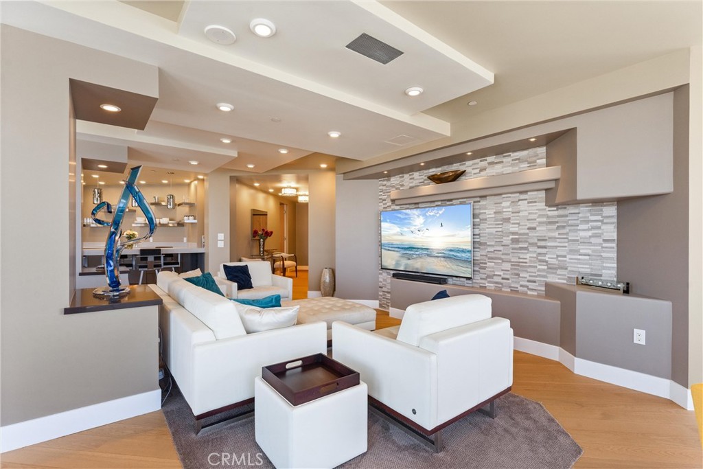 1310 E. Ocean Blvd. 1605