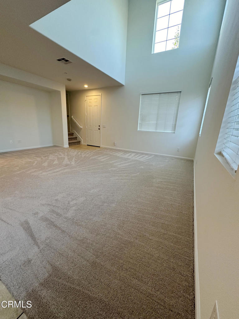 Photo 13 of 28 of 565 Southampton Place townhome