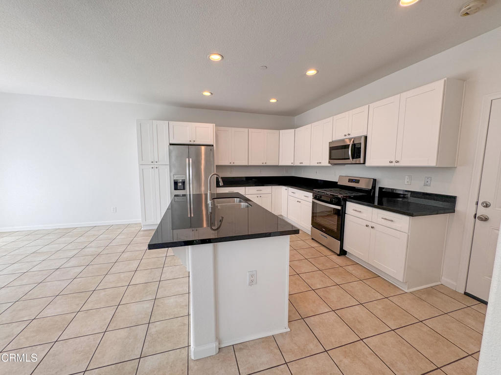 Photo 4 of 28 of 565 Southampton Place townhome