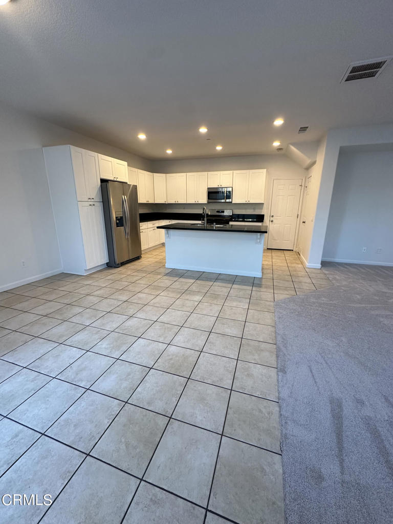 Photo 9 of 28 of 565 Southampton Place townhome