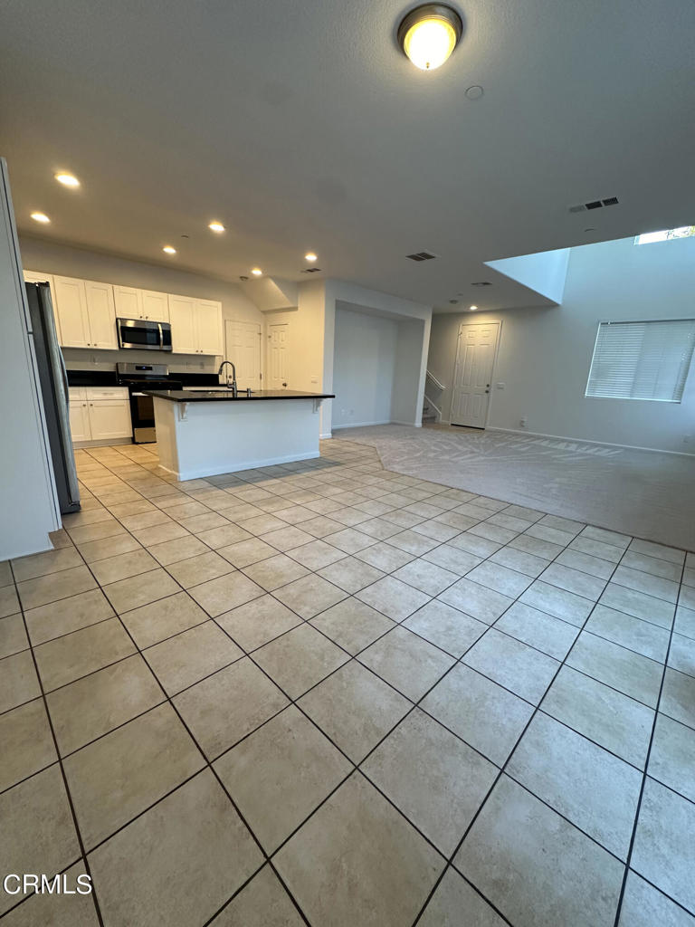 Photo 8 of 28 of 565 Southampton Place townhome