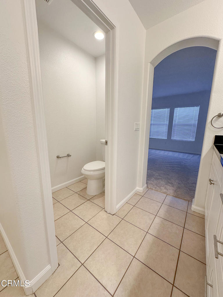 Photo 18 of 28 of 565 Southampton Place townhome