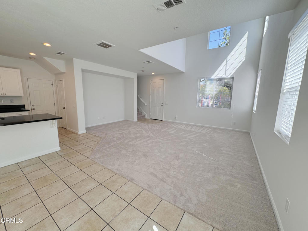 Photo 7 of 28 of 565 Southampton Place townhome