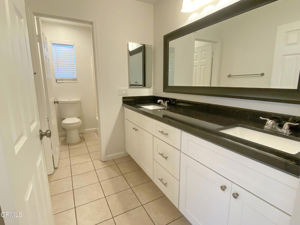 Photo 23 of 28 of 565 Southampton Place townhome