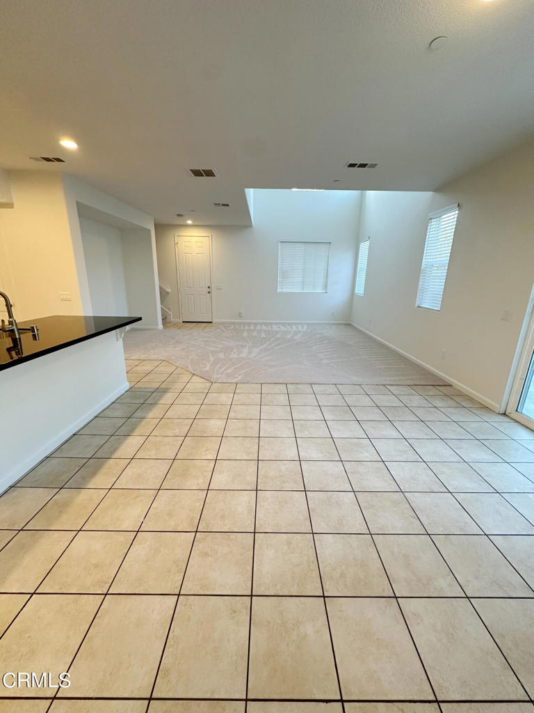Photo 11 of 28 of 565 Southampton Place townhome
