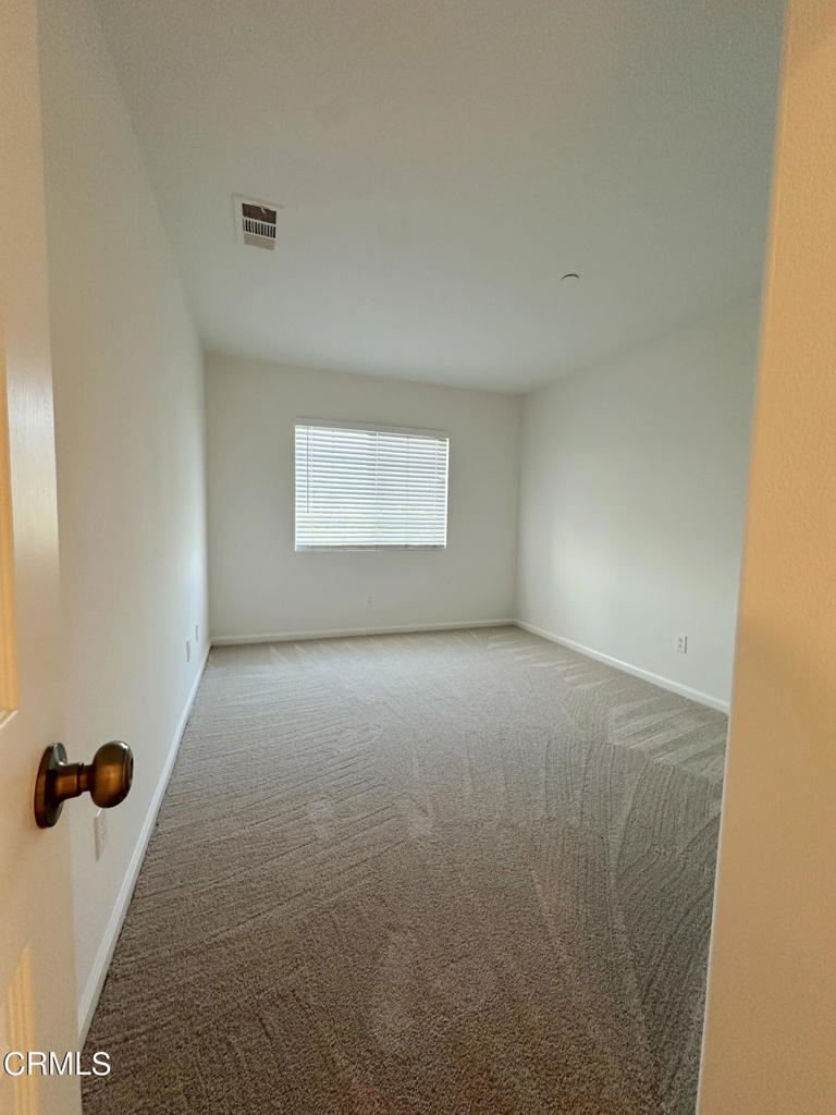 Photo 21 of 28 of 565 Southampton Place townhome